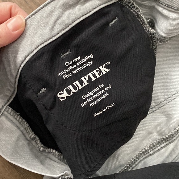 Athleta Sculptek Crop Jeans 8 Granite Wash EUC - Picture 12 of 15